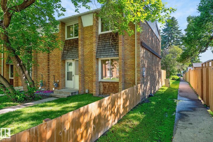 Property Photo:  2 Ridgewood  AB T8N 0E9 