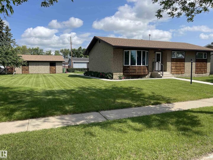 Property Photo: 4725 43 Avenue AB T9N 1N5