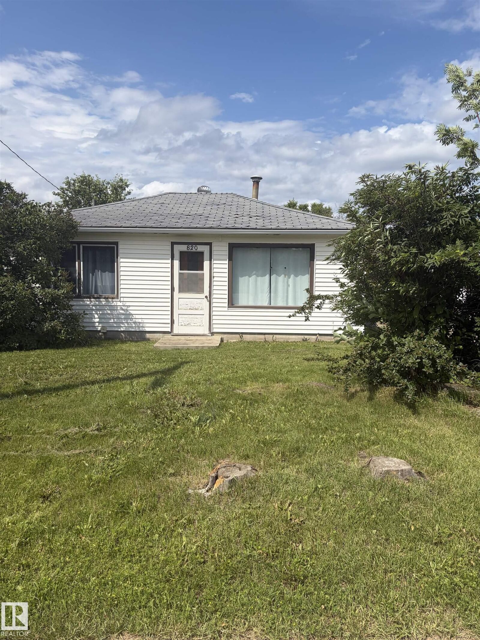 Property Photo: 820 16 Avenue AB T0A 0V4