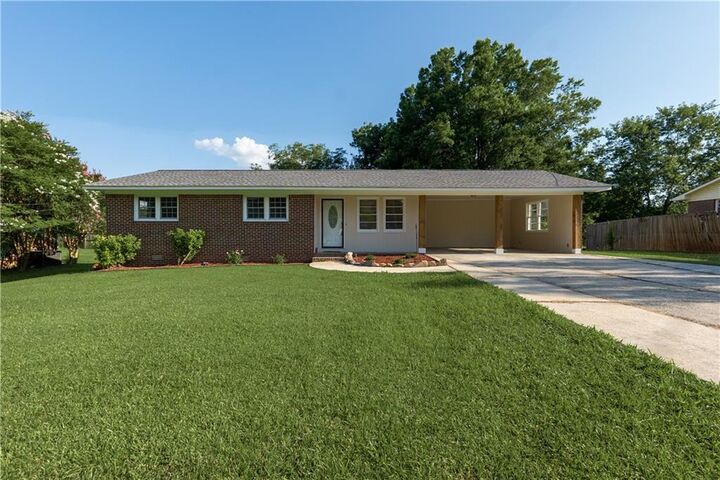 Property Photo: 218 La Vista Avenue GA 30125