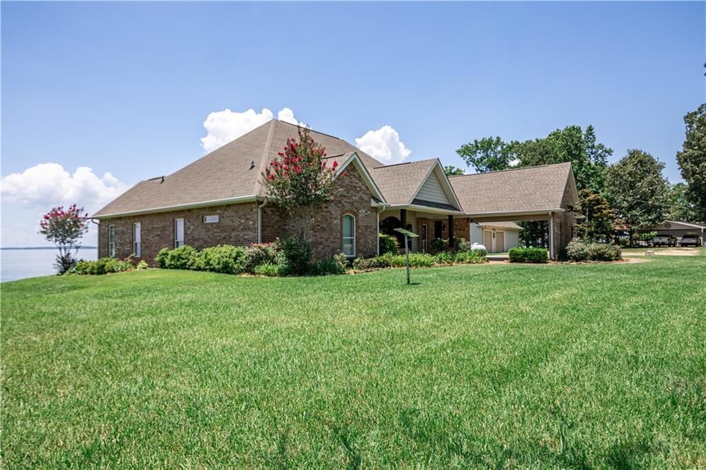 Property Photo: 124 Glen Oaks Drive LA 71429