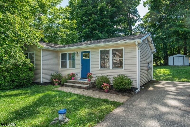 Property Photo: 30 Tobyhanna Trl NJ 07843