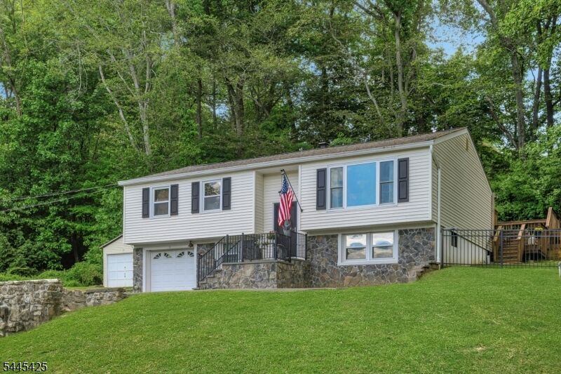 Property Photo:  3 S Hillside Dr  NJ 07828 