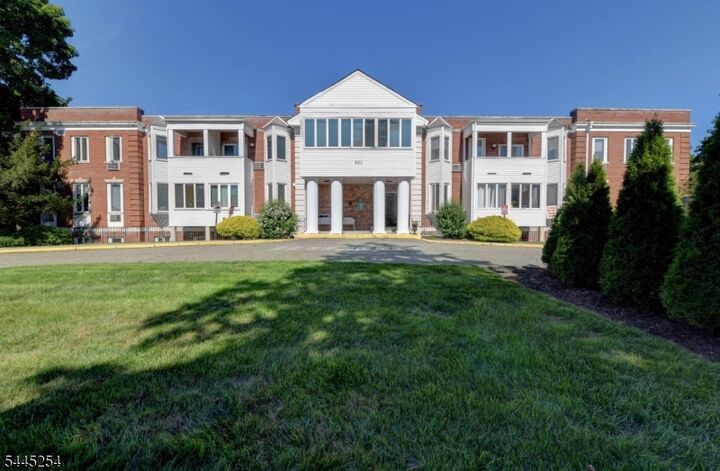 Property Photo:  520 Turnpike C221  NJ 07444 