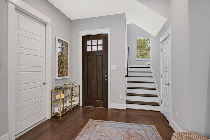 Property Photo:  407 Yale Oaks Lane  TX 77091 