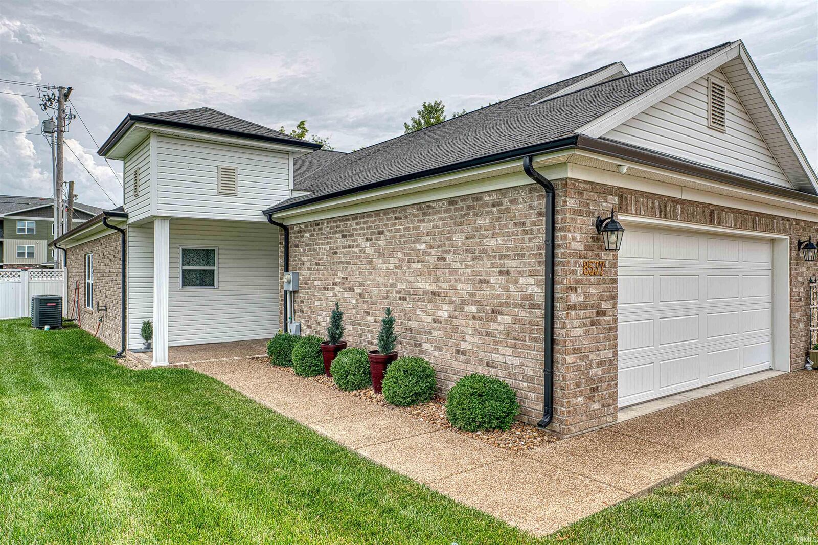 Property Photo:  8537 Pebble Creek Drive  IN 47630 