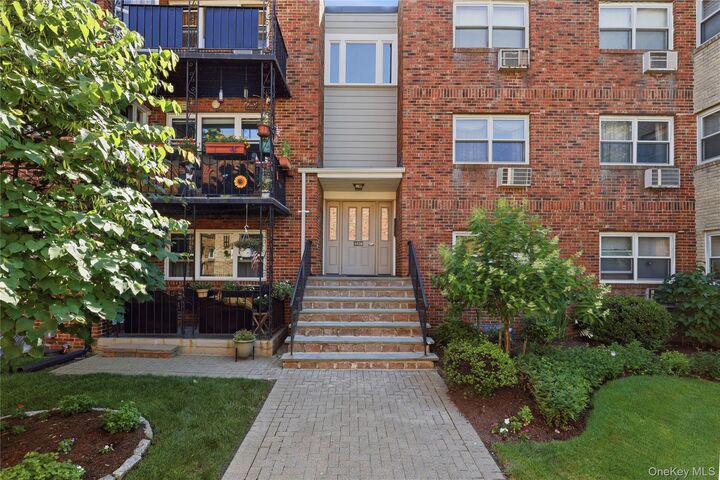 Property Photo:  152 B N Broadway 2E  NY 10603 
