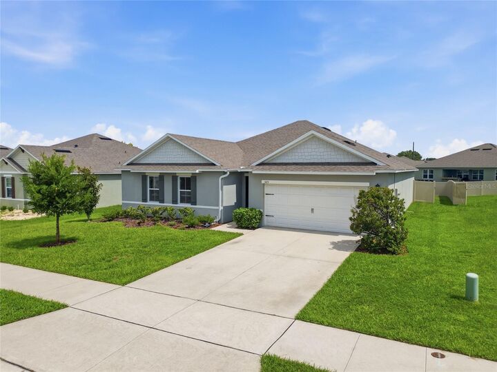 Property Photo: 325 Auburn Grove Crossing FL 33823