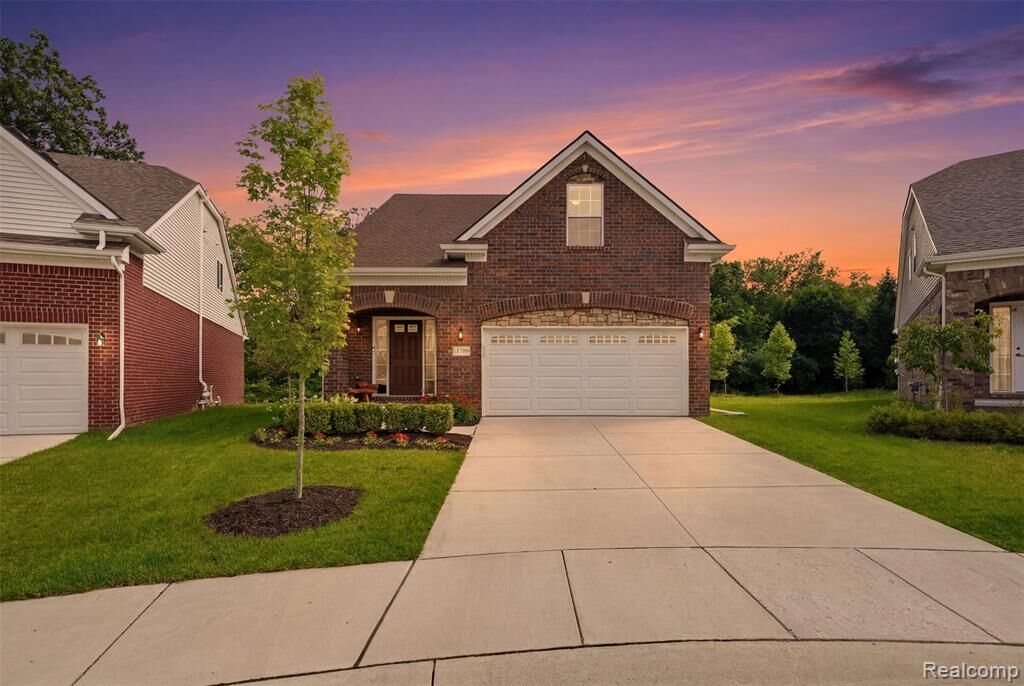 Property Photo:  11789 Hines Place Drive  MI 48150 1601 
