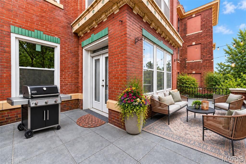 Property Photo:  5572 Waterman Boulevard 1W  MO 63112 