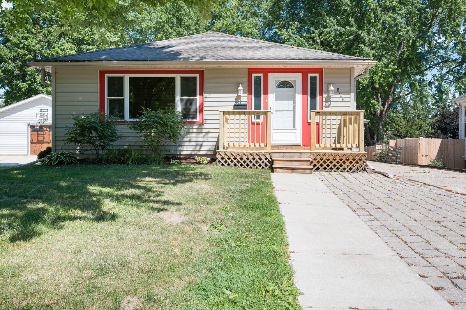 Property Photo: 826 N Main St WI 53027