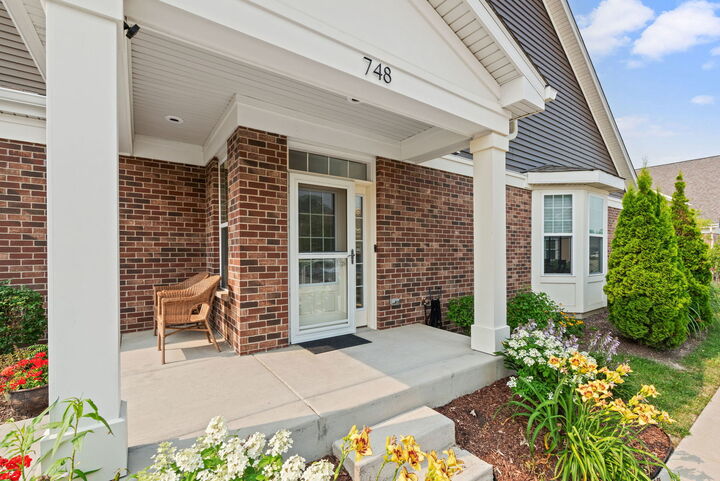 Property Photo: 748 N Verandah Drive 748 IL 60133