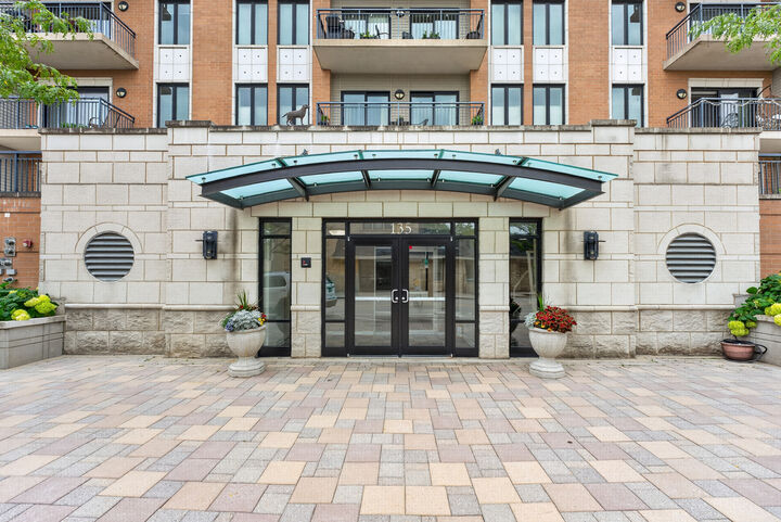 Property Photo:  135 S York Street 306  IL 60126 
