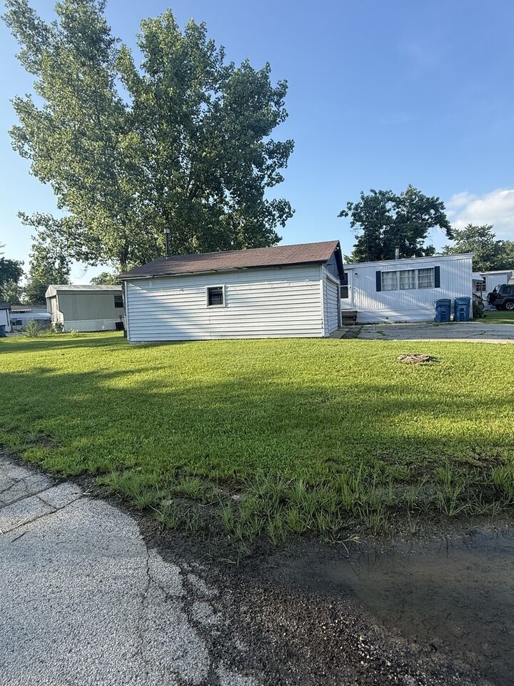 Property Photo:  870 5th Street  IL 61761 