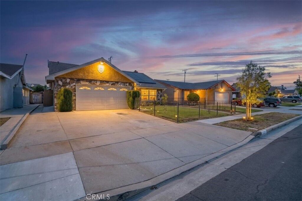 Property Photo: 237 E 140th E CA 90061