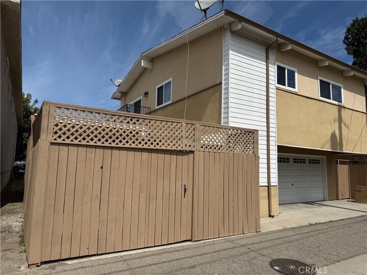 Property Photo: 2014 Peyton Avenue CA 91504