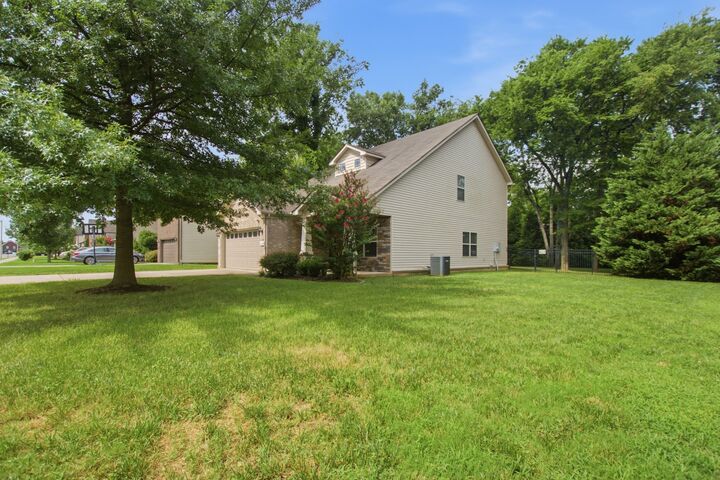 Property Photo:  2204 Burnside Dr  TN 37128 