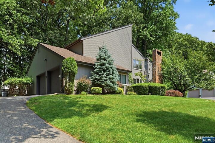 Property Photo:  8 Bayard Lane  NJ 07430 