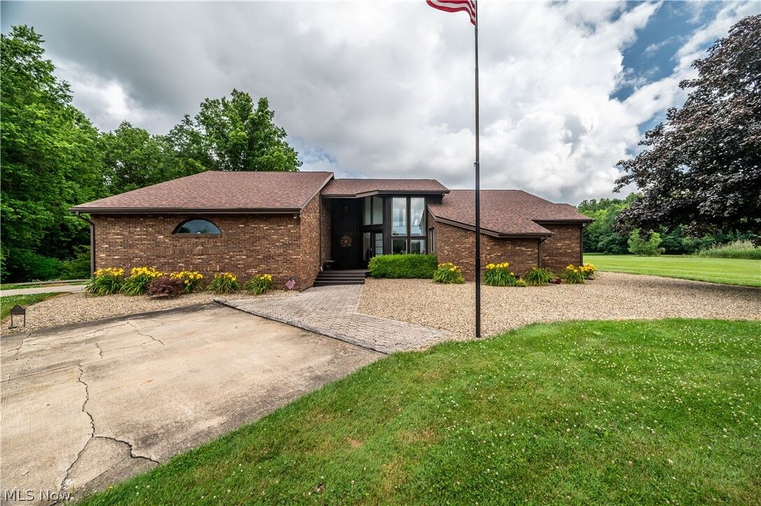 Property Photo: 405 Airport Drive NW OH 44481