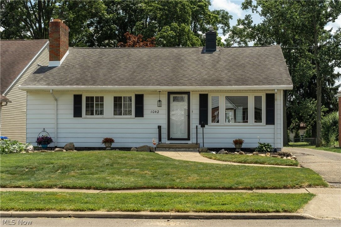 Property Photo:  1042 Leighton Avenue  OH 44221 