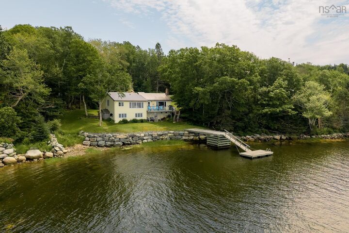 340 East Petpeswick Road — photo 1