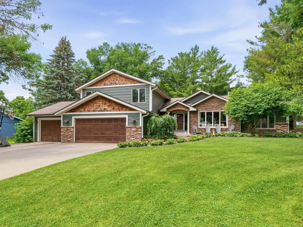Property Photo:  140 Lakeview Terrace Boulevard  MN 55387 