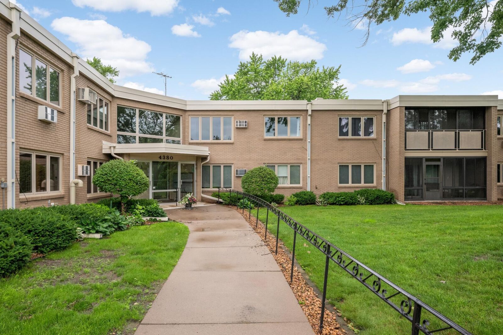 Property Photo:  4380 Brookside Court 118  MN 55436 