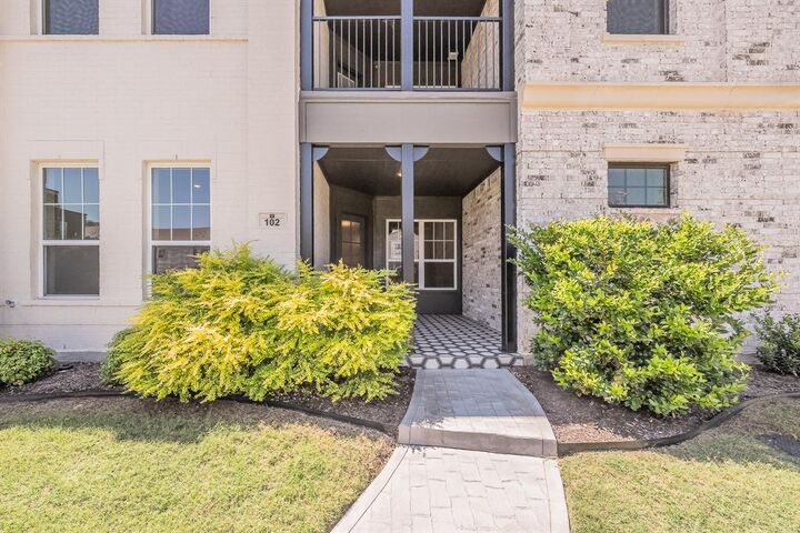 Property Photo:  305 Sunset Lane 102  TX 76114 