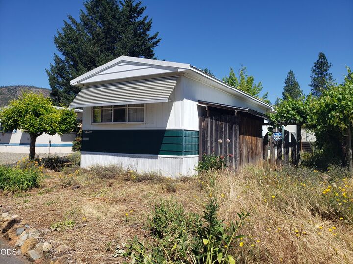 Property Photo:  222 Ollis Road Unit 25  OR 97523 