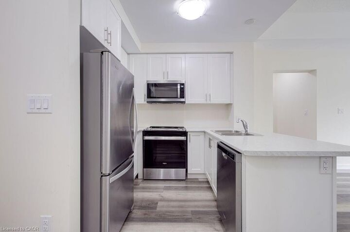 Property Photo:  450 Dundas Street E 110  ON L8B 0L7 