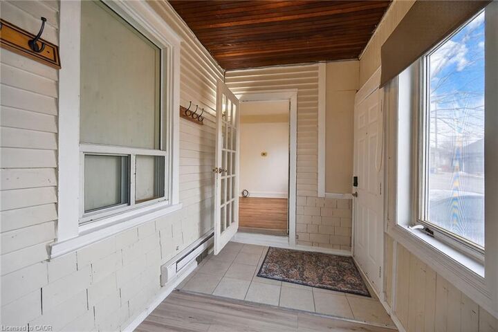Property Photo:  643 Upper Wellington Street  ON L9A 3R2 