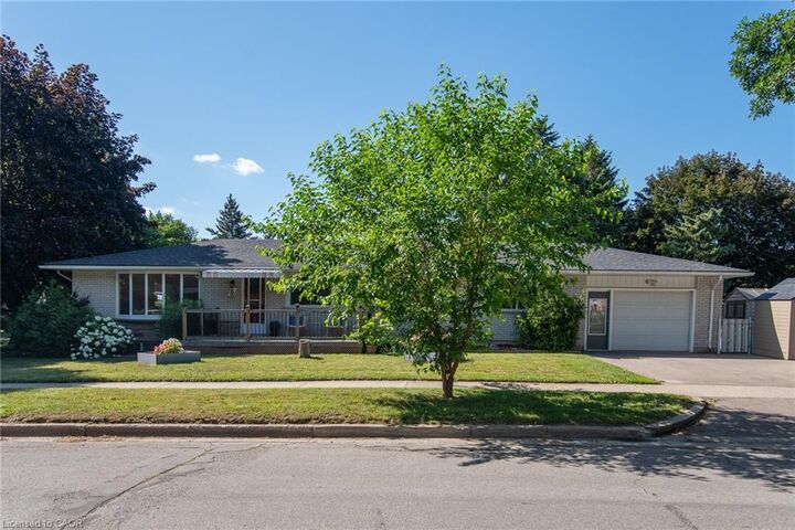 Property Photo:  6 Strathcona Crescent  ON N2B 2W6 