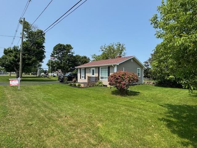 Property Photo:  14 East Drive  PE C1N 4E4 