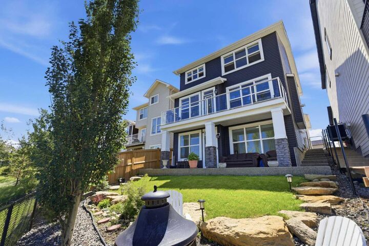 Property Photo:  522 Sherwood Boulevard NW  AB T3R 0Y6 