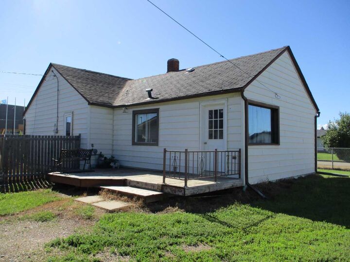 Property Photo:  322 7th Avenue SE  AB T0H 2M0 