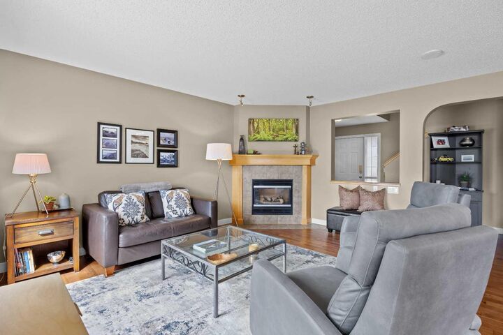 Property Photo:  292 Tuscany Ridge View NW  AB T3L 2J7 