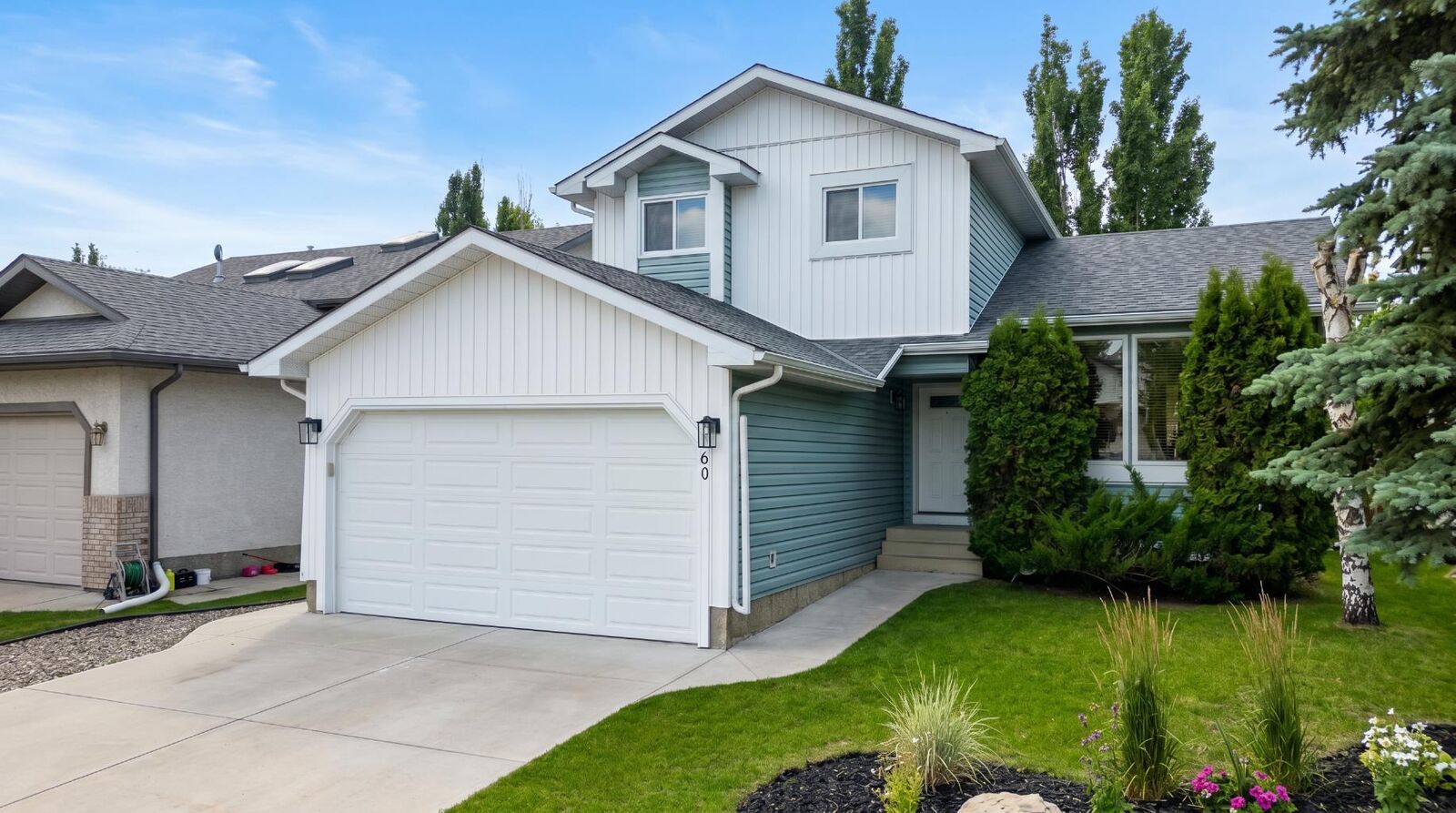 Property Photo:  60 Sunmeadows Court SE  AB T2X 3H5 