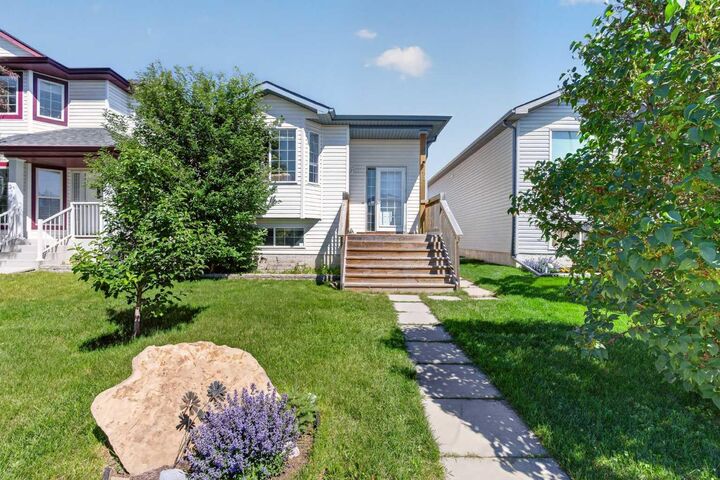 173 Martin Crossing Crescent NE — photo 1
