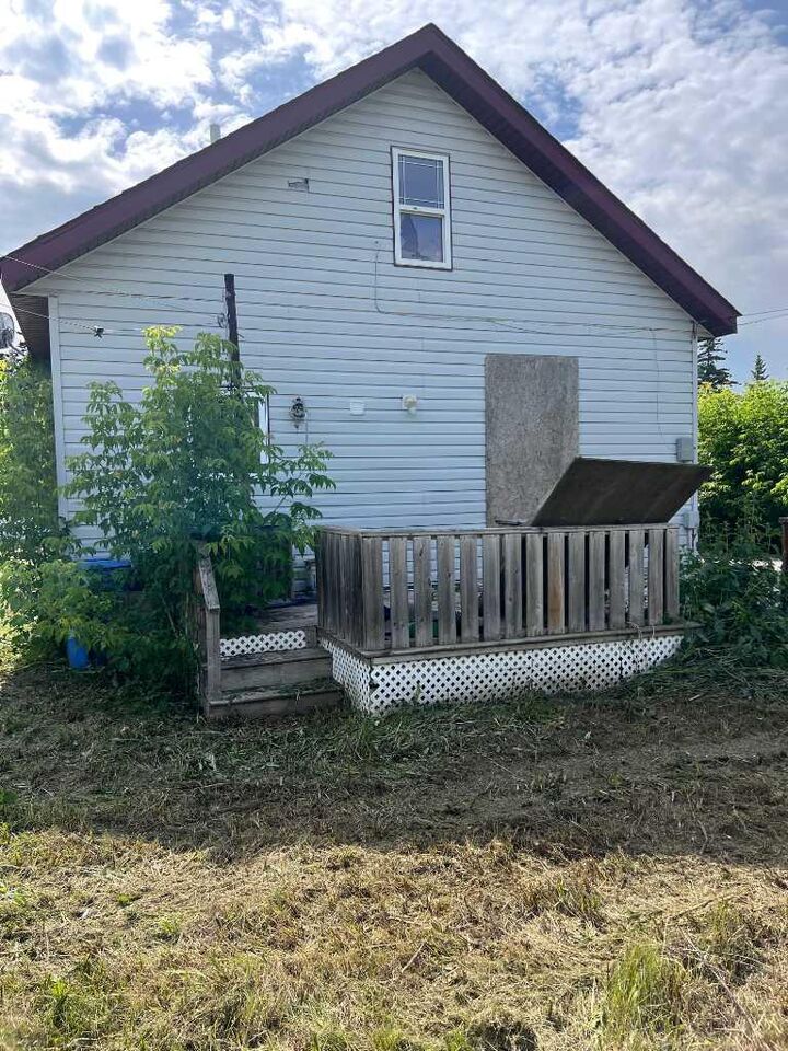Property Photo: 806 3 Avenue AB T0H 0C0