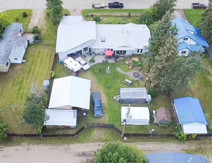 Property Photo: 5216 51 Avenue AB T4N 4B4