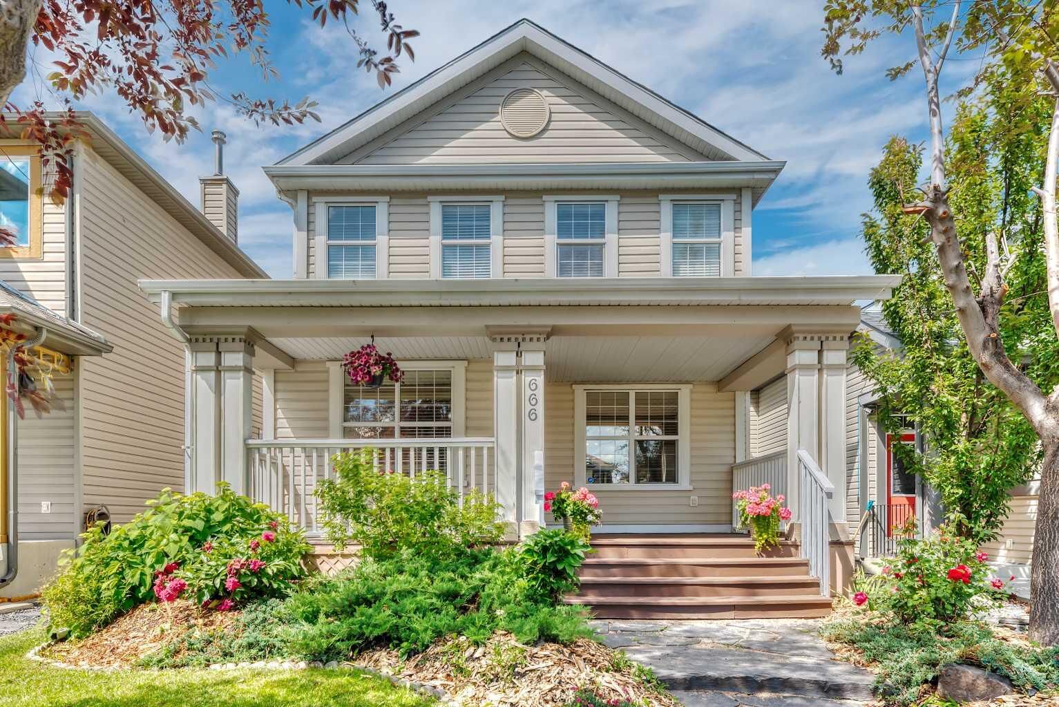 Property Photo:  666 Evermeadow Road SW  AB T2Y 4W7 