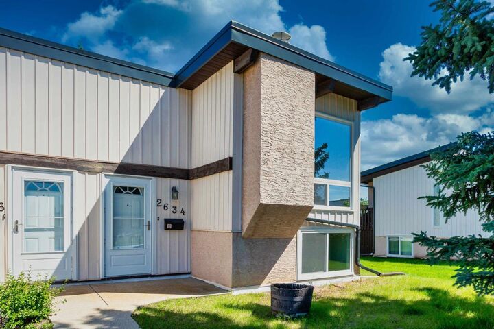 Property Photo:  2634 Oakmoor Drive SW  AB T2V 4E7 
