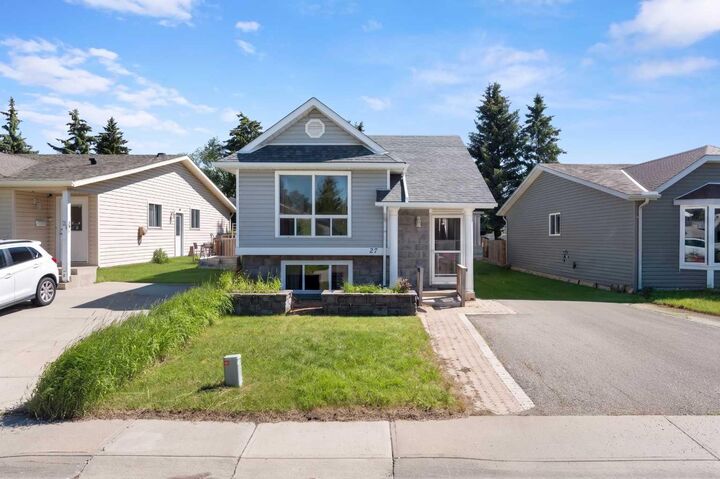 27 Elk Hill SE — photo 1