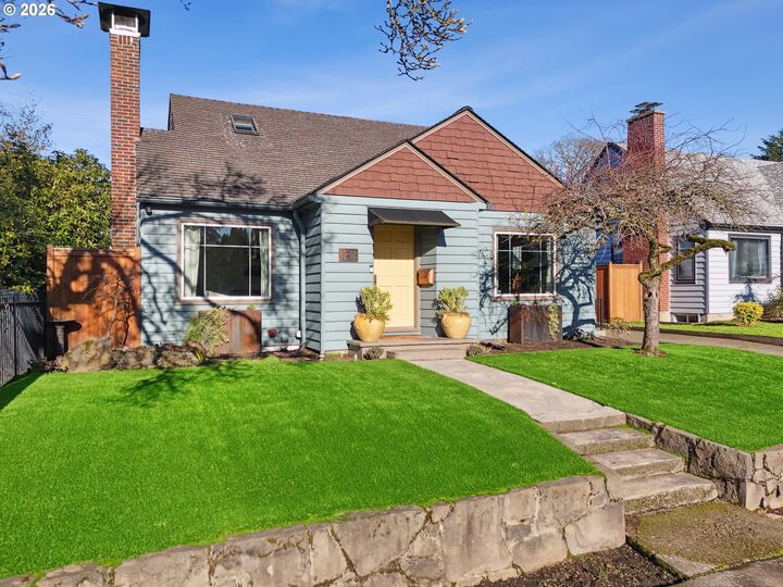 Property Photo:  112 W 35th St  WA 98660 