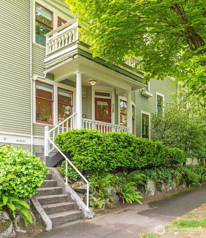 Property Photo:  1709 E Republican Street 6  WA 98112 
