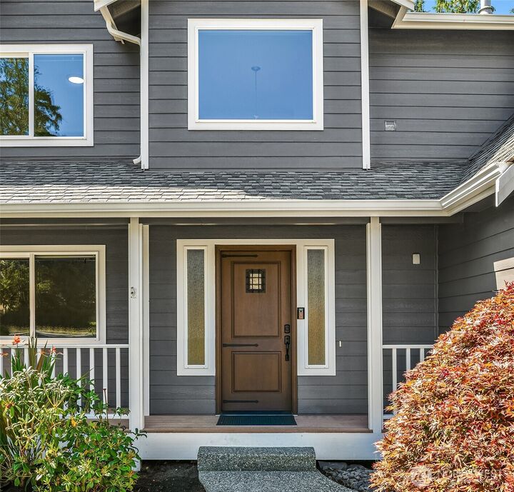 Property Photo:  841  Admiralty Way  WA 98282 