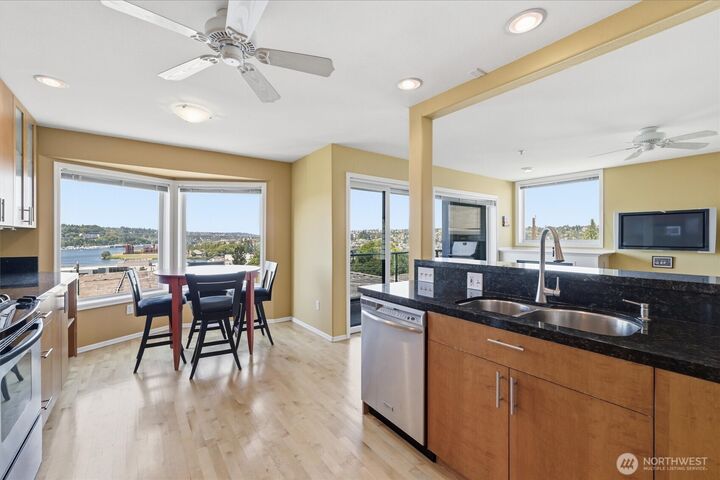 Property Photo:  2713  Boylston Avenue E 201  WA 98102 