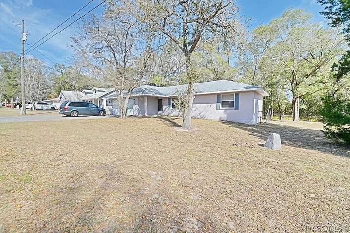 Property Photo: 5025 S Hummingbird Avenue FL 34452