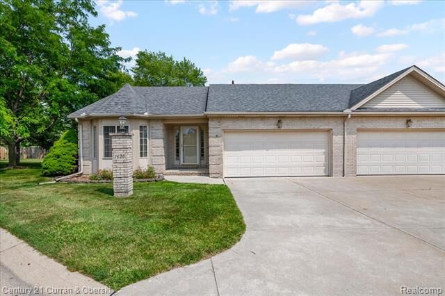 Property Photo:  1620 Tony Court  MI 48162 