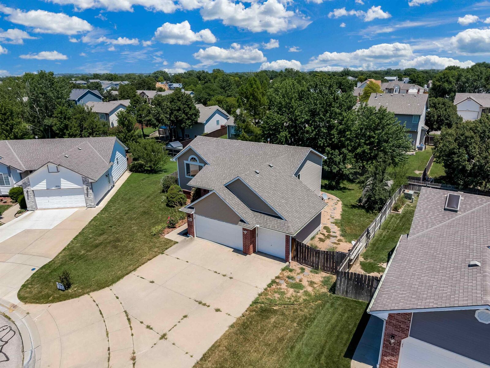 Property Photo:  1810 S Fox Run Cir  KS 67207 